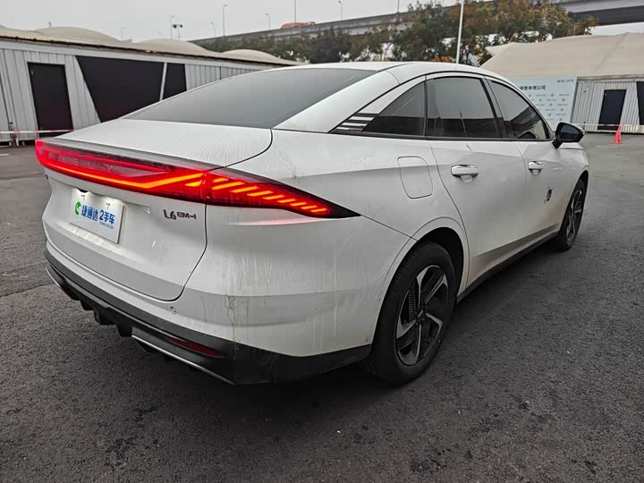 Фото 14 - Geely Galaxy L6