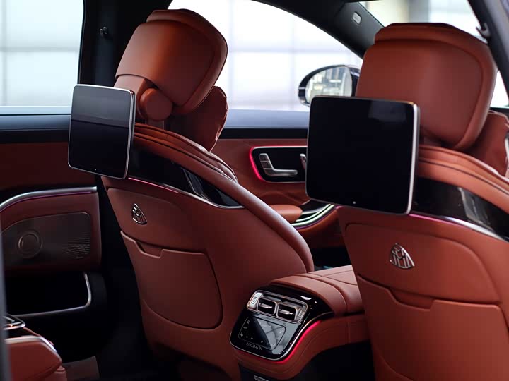 Фото 16 - Mercedes-Benz Maybach S-Class