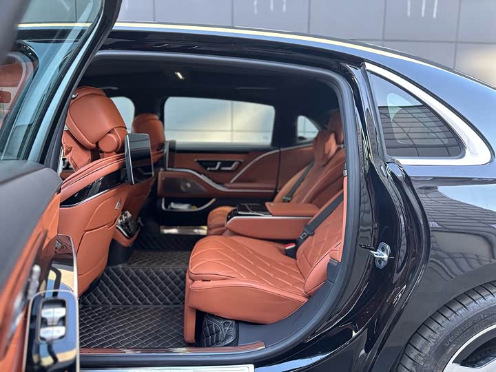 Фото 9 - Mercedes-Benz Maybach S-Class