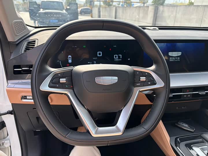 Фото 7 - Geely Okavango Pro