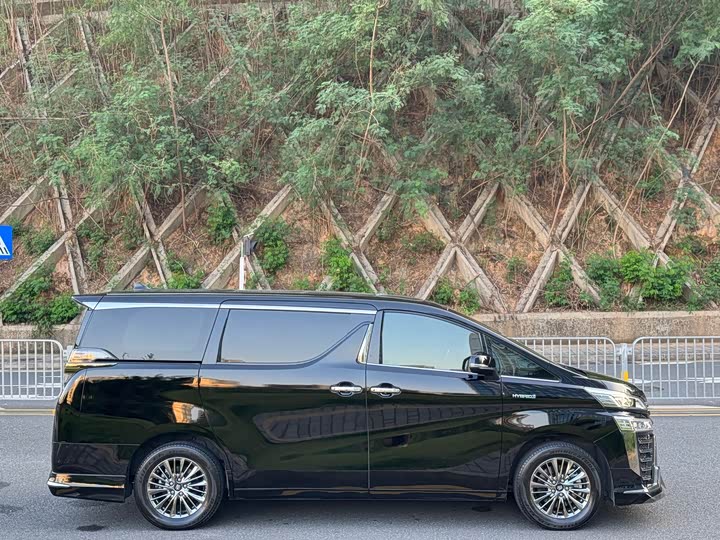 Фото 15 - Toyota Vellfire