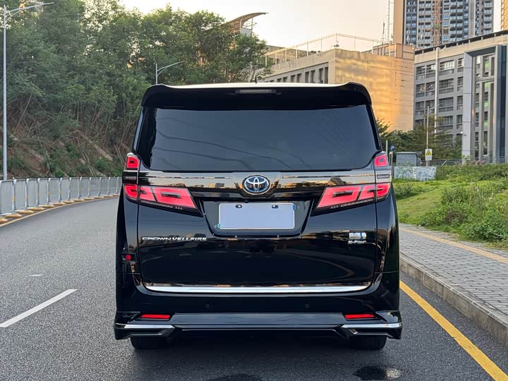 Фото 17 - Toyota Vellfire