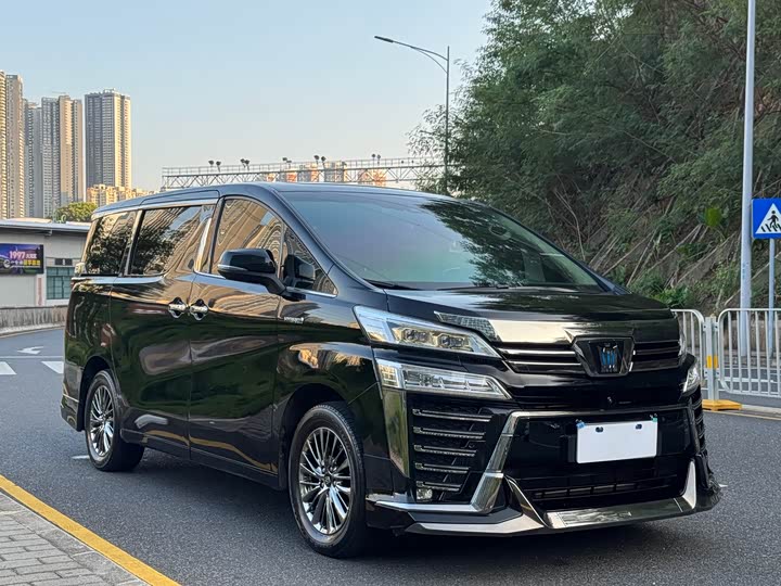 Фото 3 - Toyota Vellfire