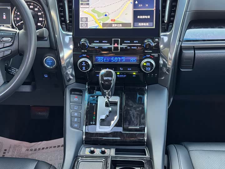 Фото 8 - Toyota Vellfire