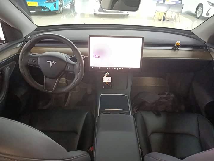 Фото 10 - Tesla Model Y