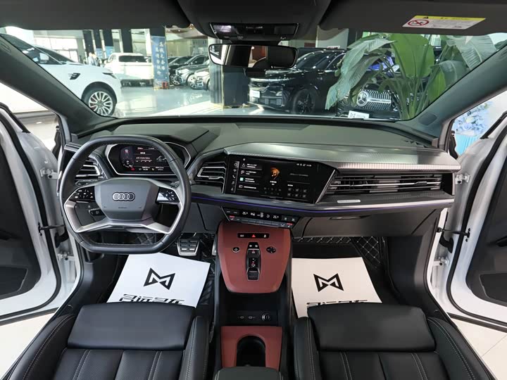 Фото 12 - Audi Q4 e-tron