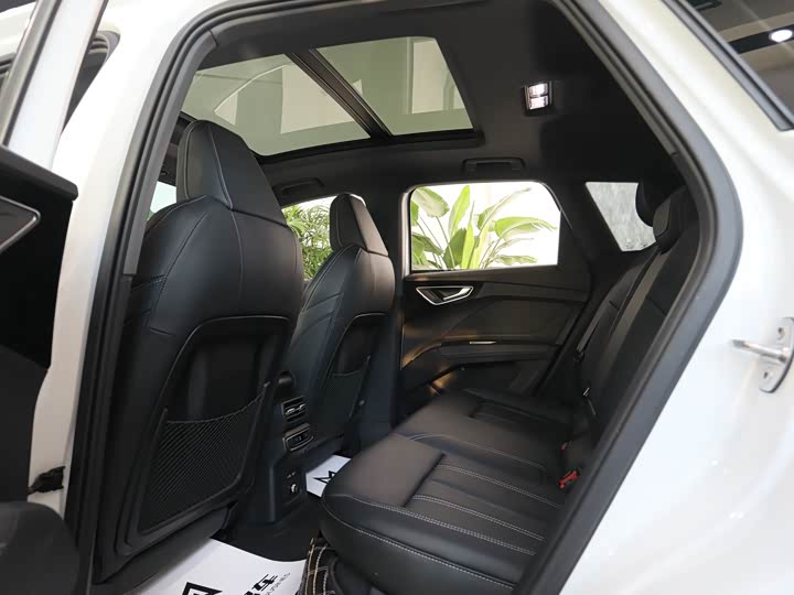 Фото 13 - Audi Q4 e-tron