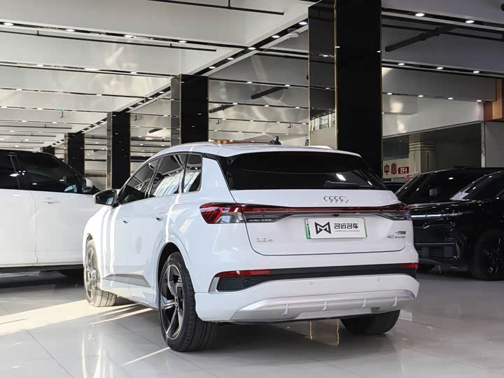 Фото 16 - Audi Q4 e-tron