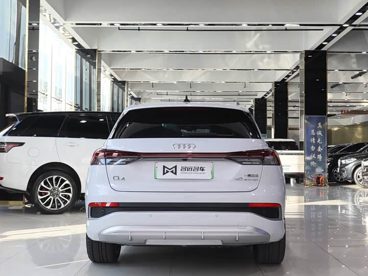 Фото 17 - Audi Q4 e-tron