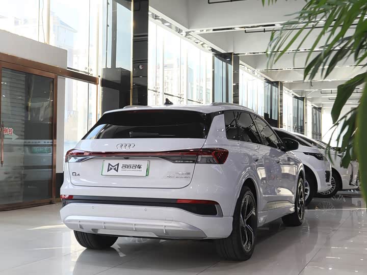 Фото 18 - Audi Q4 e-tron