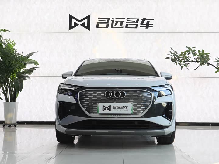 Фото 2 - Audi Q4 e-tron