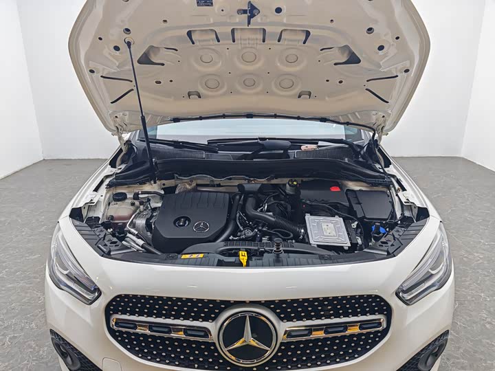 Фото 12 - Mercedes-Benz GLA-Class