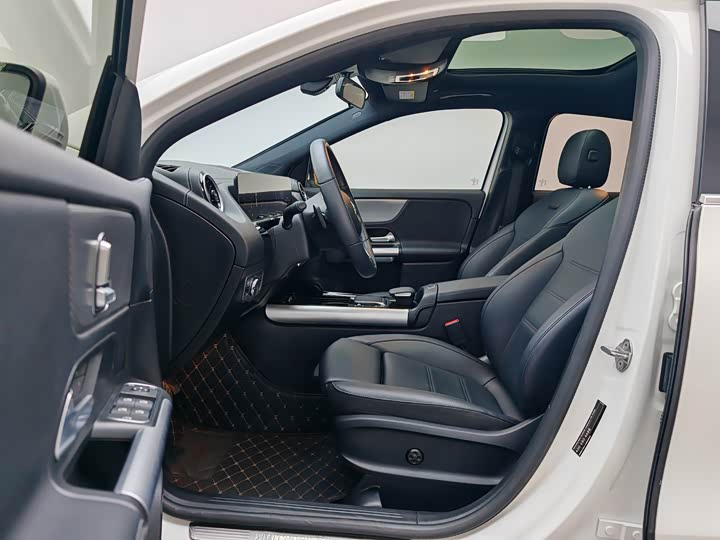 Фото 13 - Mercedes-Benz GLA-Class