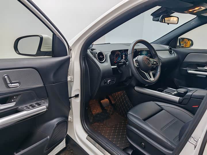 Фото 14 - Mercedes-Benz GLA-Class