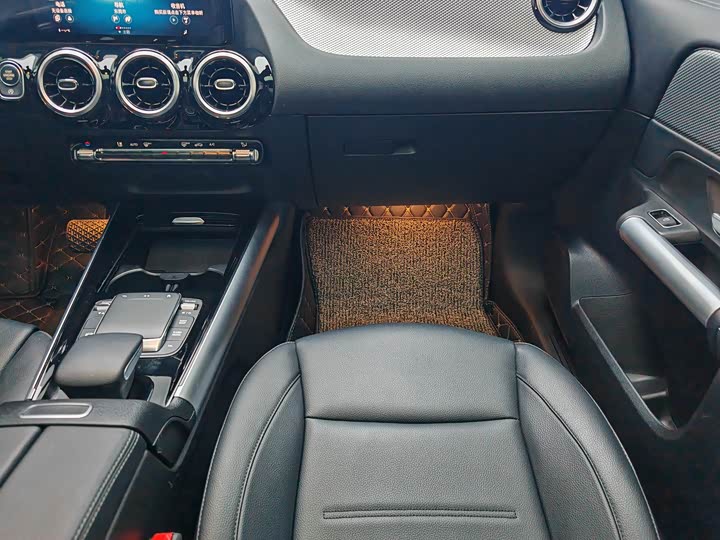 Фото 18 - Mercedes-Benz GLA-Class