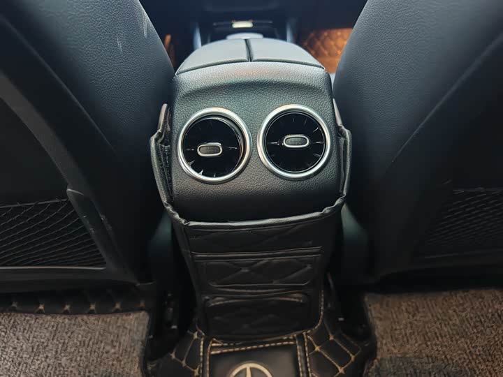 Фото 20 - Mercedes-Benz GLA-Class