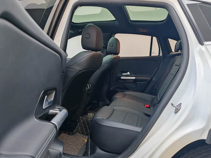 Фото 21 - Mercedes-Benz GLA-Class