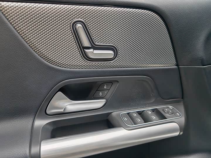 Фото 26 - Mercedes-Benz GLA-Class