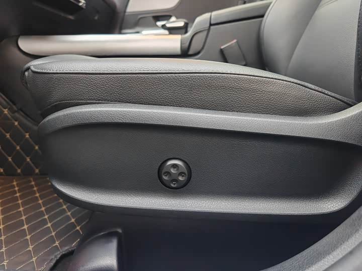 Фото 27 - Mercedes-Benz GLA-Class