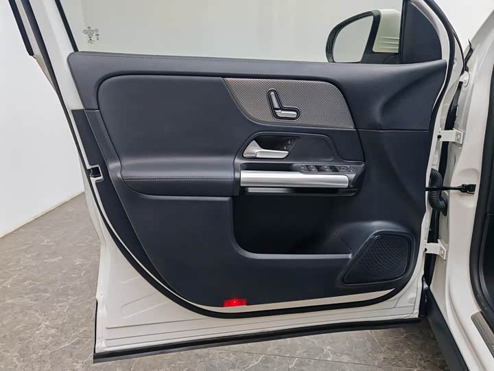 Фото 28 - Mercedes-Benz GLA-Class