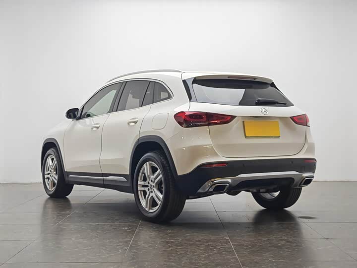 Фото 4 - Mercedes-Benz GLA-Class