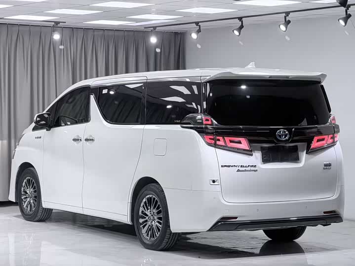 Фото 11 - Toyota Vellfire