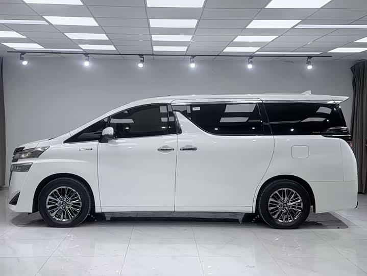 Фото 3 - Toyota Vellfire