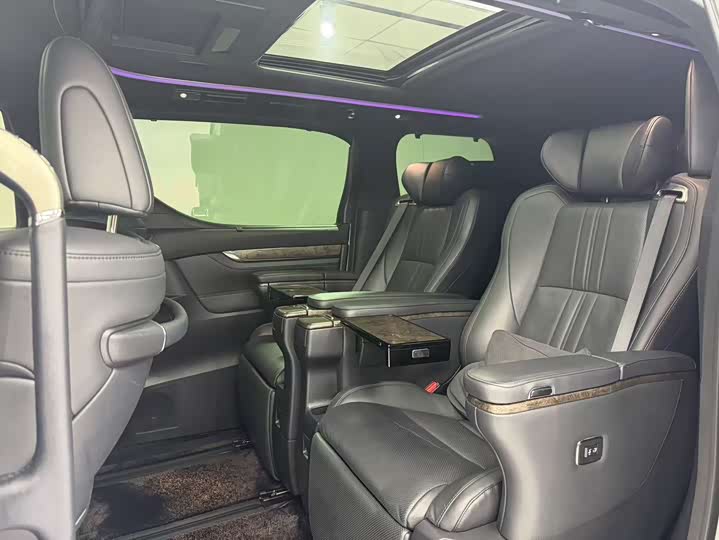 Фото 6 - Toyota Vellfire