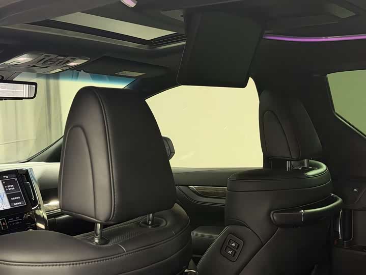 Фото 7 - Toyota Vellfire