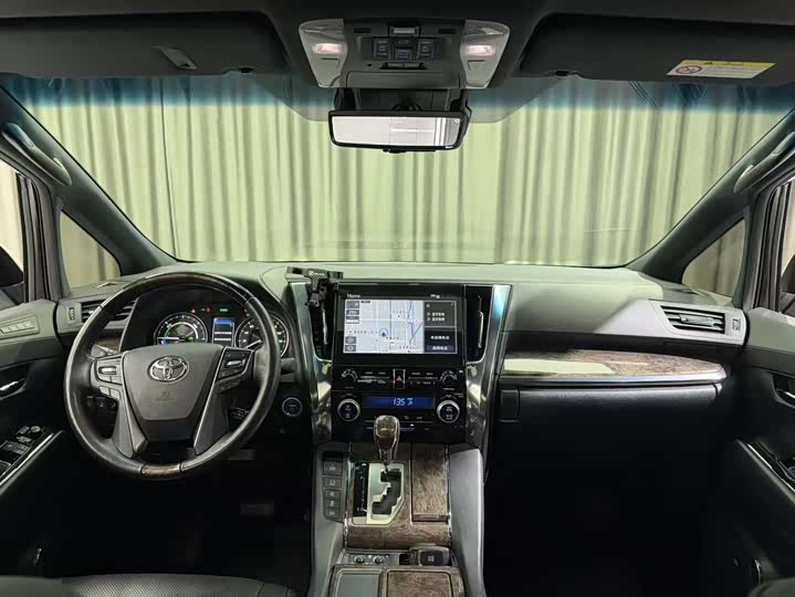 Фото 8 - Toyota Vellfire