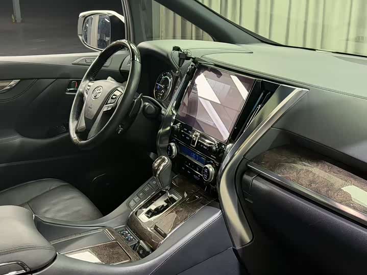 Фото 9 - Toyota Vellfire