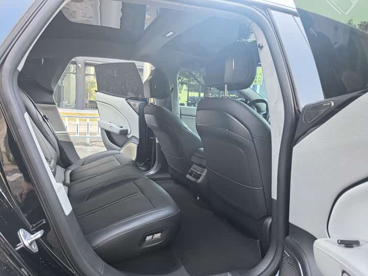 Фото 12 - Zeekr 007