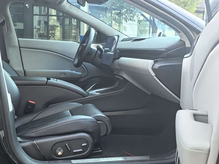 Фото 13 - Zeekr 007