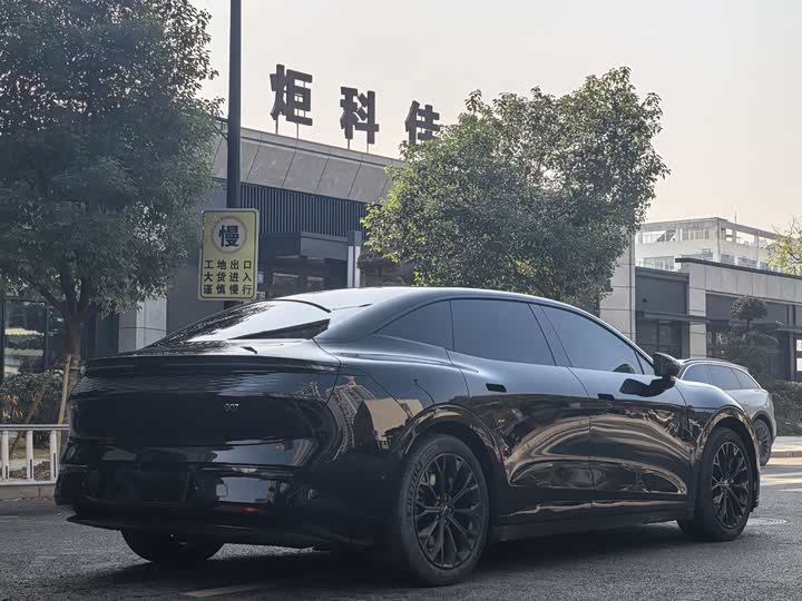 Фото 14 - Zeekr 007