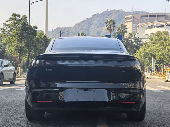 Фото 15 - Zeekr 007