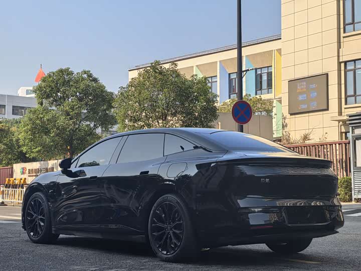 Фото 16 - Zeekr 007