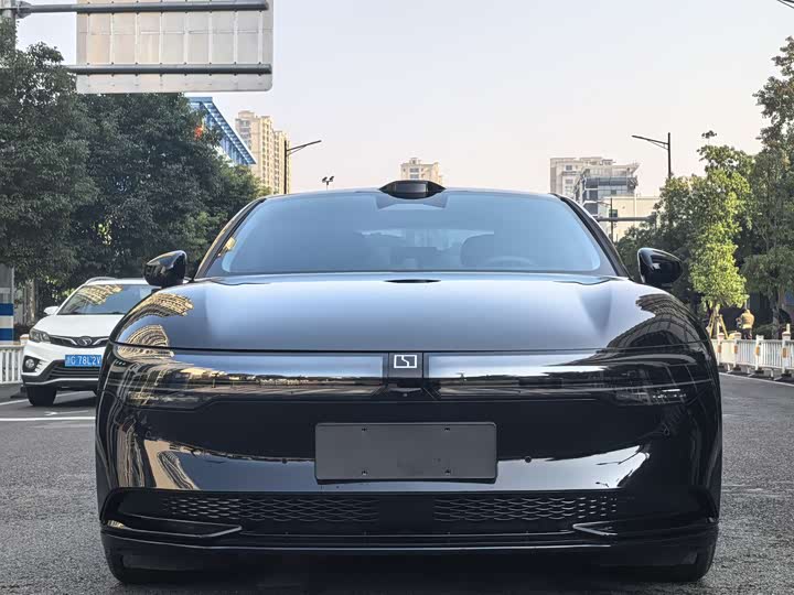 Фото 2 - Zeekr 007