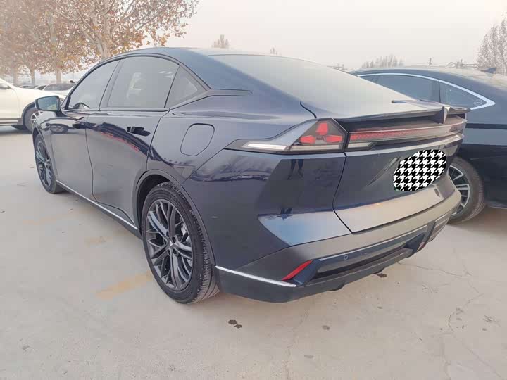 Фото 10 - Changan Deepal SL03