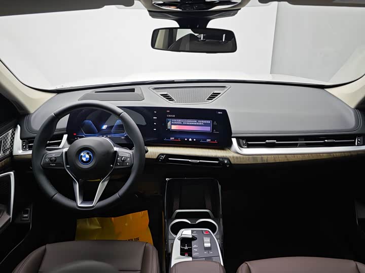 Фото 11 - BMW iX1