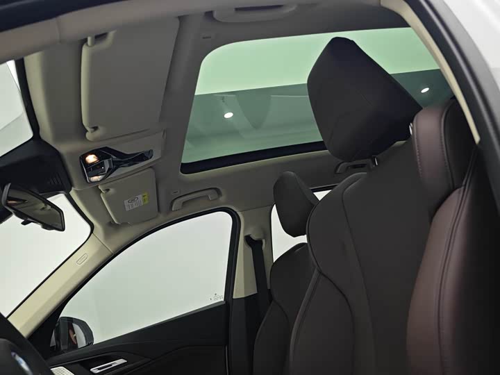 Фото 15 - BMW iX1