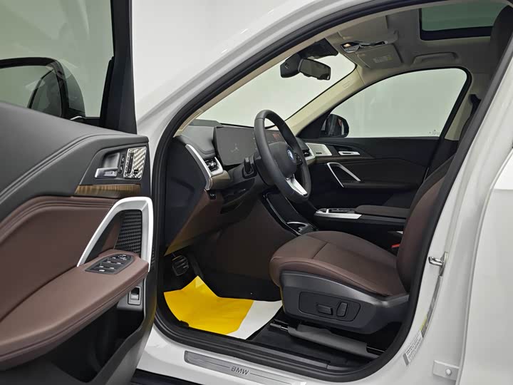 Фото 18 - BMW iX1