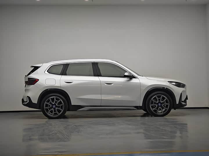 Фото 4 - BMW iX1