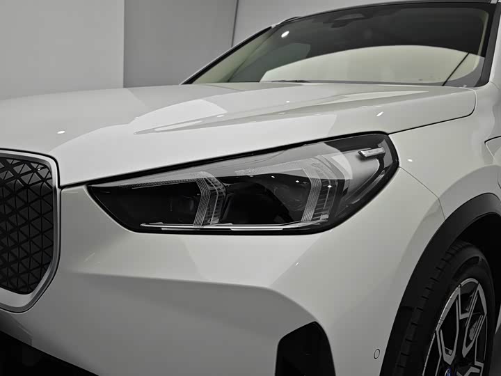 Фото 8 - BMW iX1