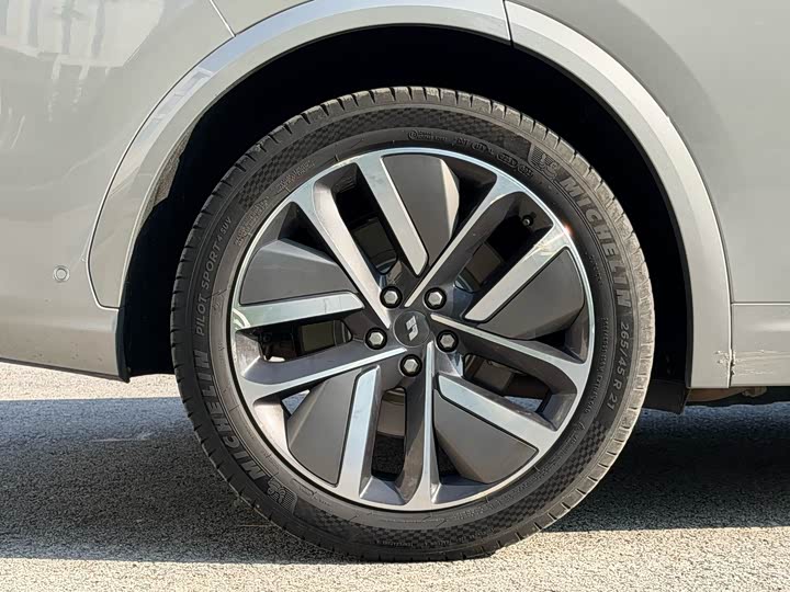 Фото 12 - LiXiang L7