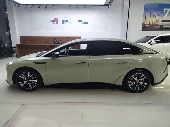 Фото 5 - Hongqi EH7