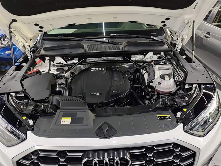 Фото 10 - Audi Q5L