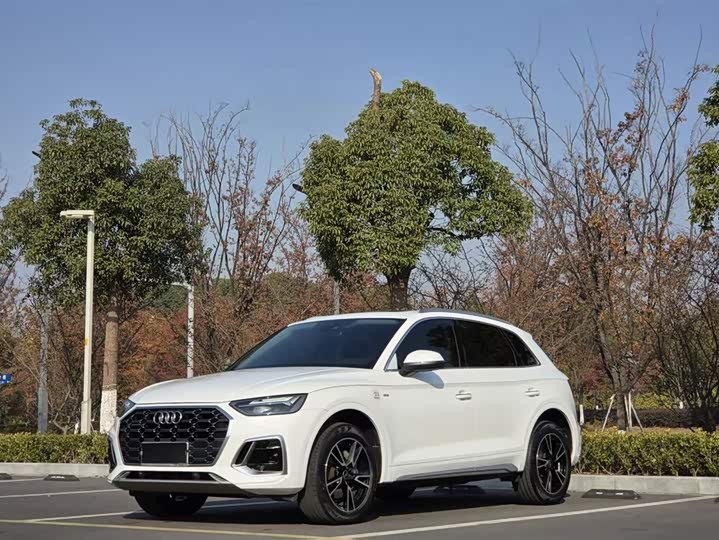 Фото 2 - Audi Q5L