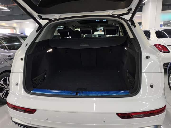 Фото 9 - Audi Q5L