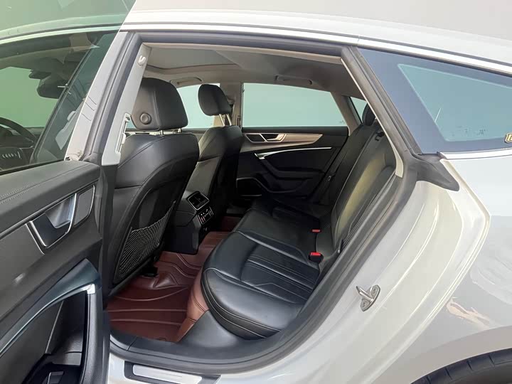 Фото 10 - Audi A7