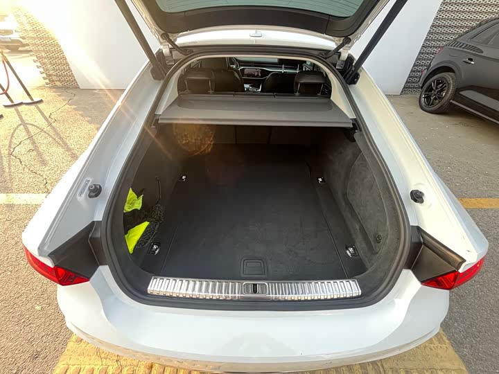 Фото 17 - Audi A7